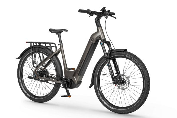 Ecobike DARE Low Step 2026 — Studio Aufnahme schwarzer Hintergrund mit LED Beleuchtung