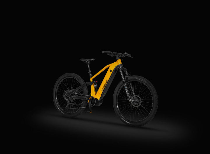 Ecobike RX 500 MAX 2026 Gelb-Schwarz - Studio schwarz, 3/4 Ansicht hinten mit Beleuchtung